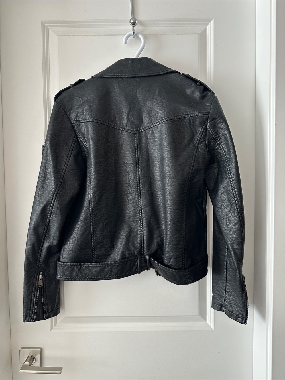 le chateau Black Faux Leather Moto Jacket with Silver Hardware - Picture 6 of 7